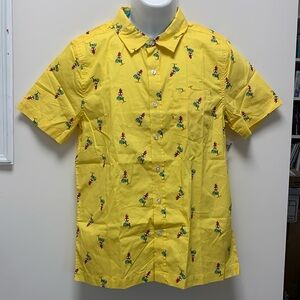 NEW Disney Camp Shirt Button Down Moana Hei-Hei Yellow Men’s Small